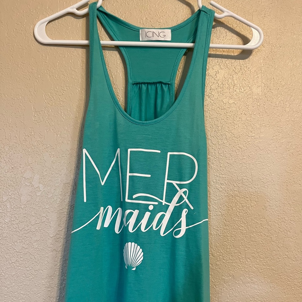 Large razorback Tank Top.
